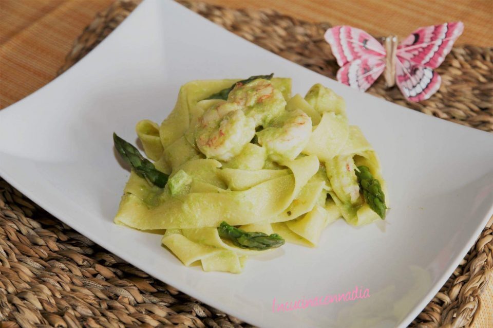 Pappardelle con asparagi e code di gamberi