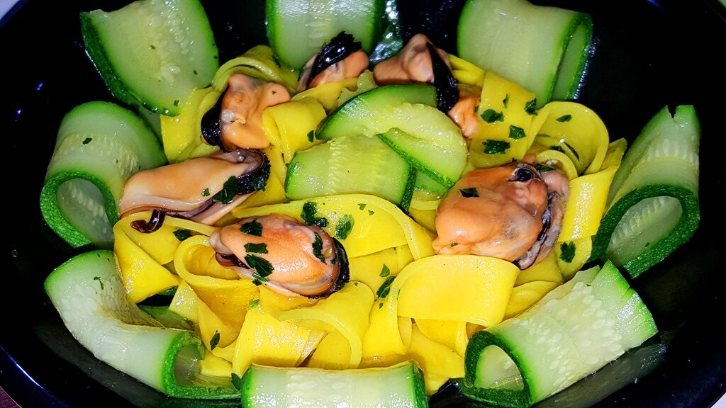 Pappardelle con cozze e zucchine