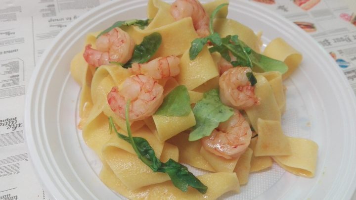 Pappardelle con gamberi e rucola