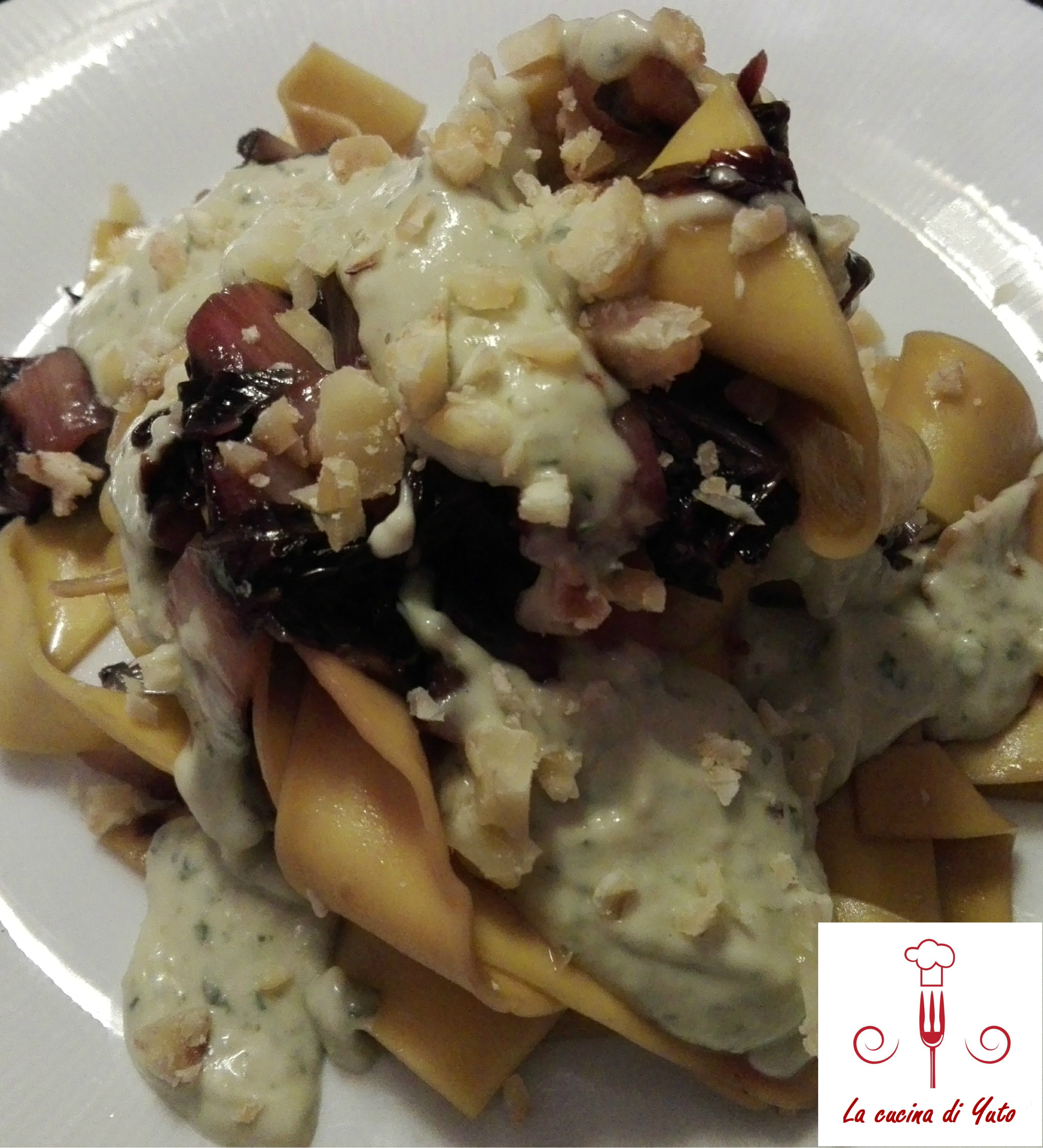 Pappardelle con pesto di castagne e radicchio