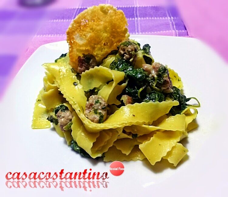 Pappardelle ricce salsiccia e spinaci