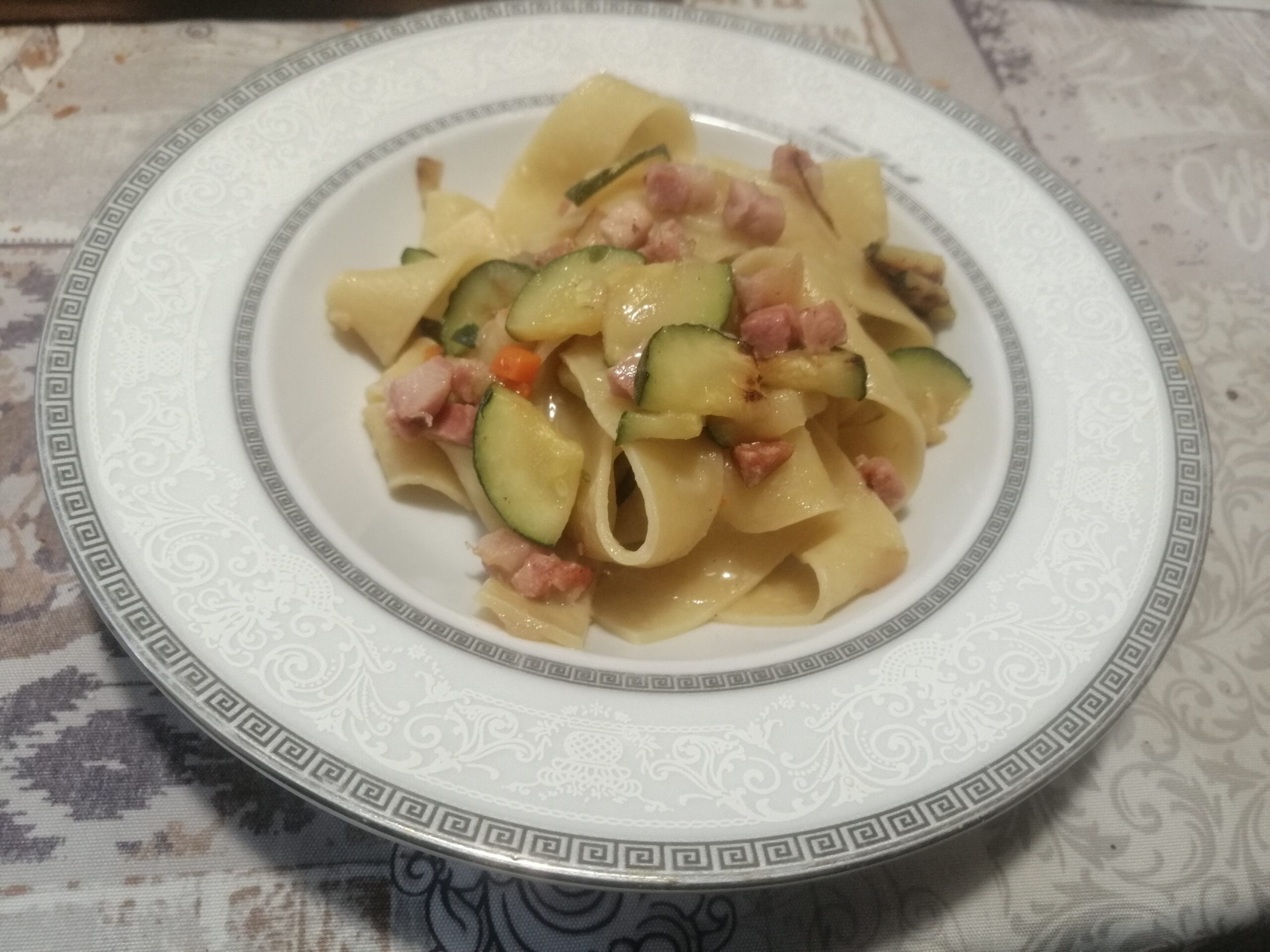 Pappardelle zucchine e pancetta