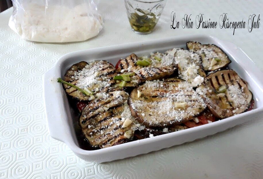 Parmigiana con pomodori freschi e melanzane arrosto