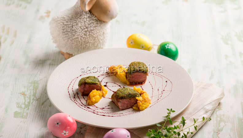 Pasqua con lombata di agnello alle erbe e salsa al vin brûlé