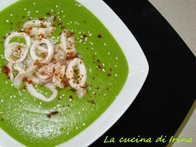 Passata di piselli con i calamari