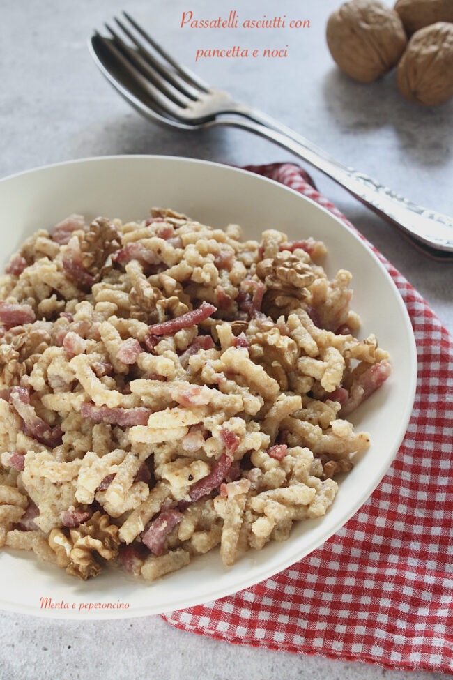 Passatelli asciutti con pancetta e noci