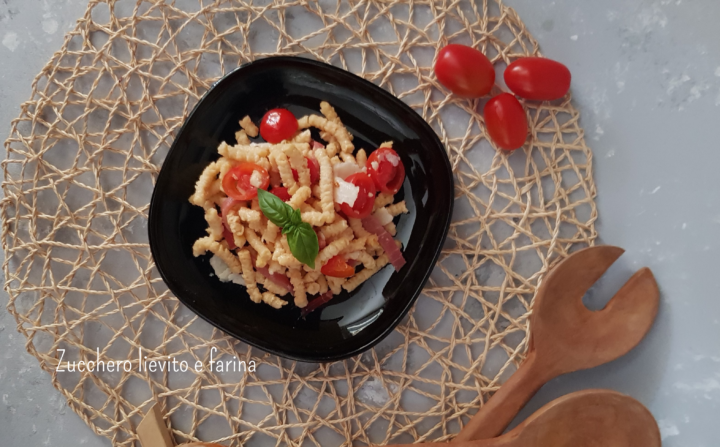Passatelli freddi con speck e pomodorini
