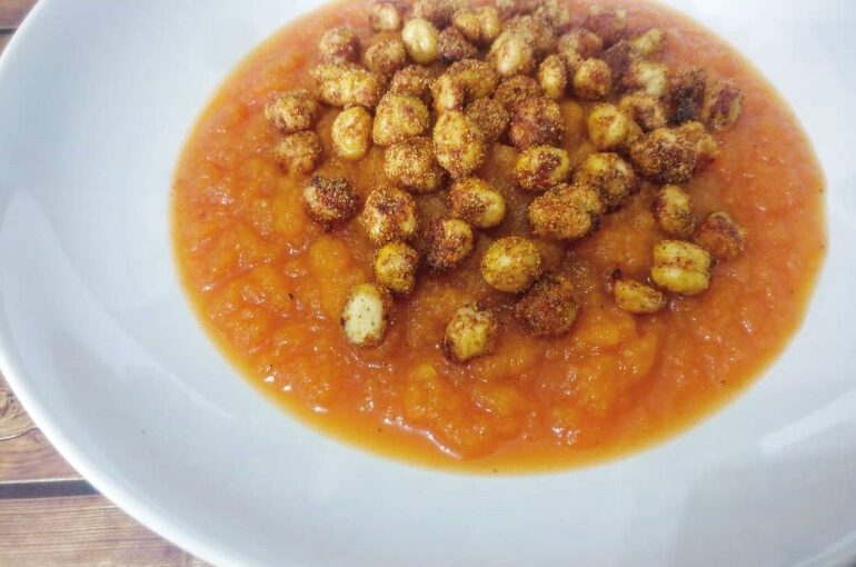 Passato di carote con ceci tostati e speziati
