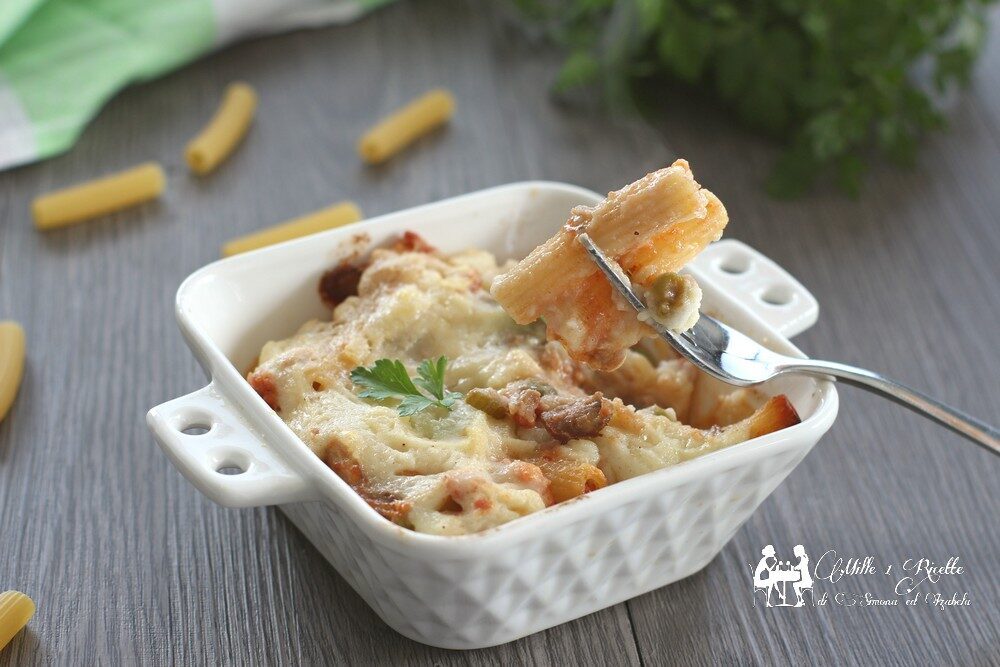 Pasta a forno con ragù, funghi e besciamella