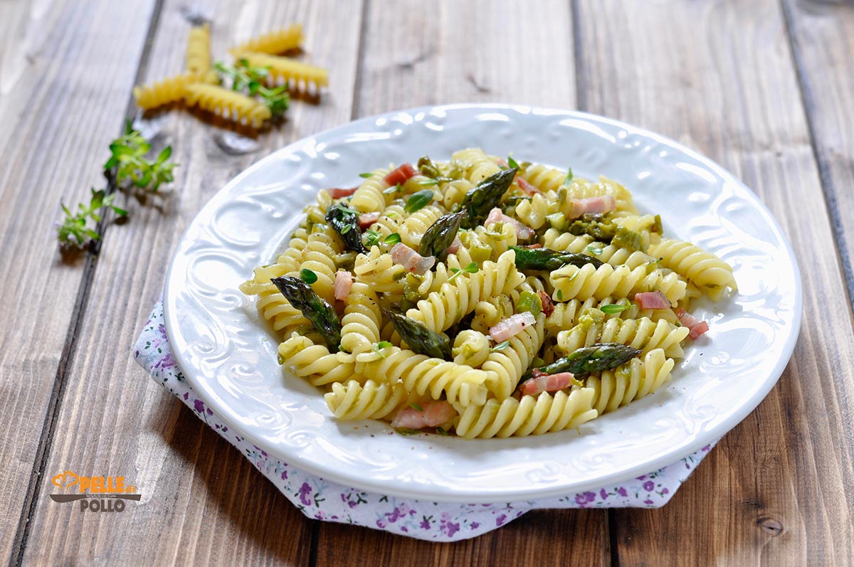 Pasta agli asparagi e pancetta