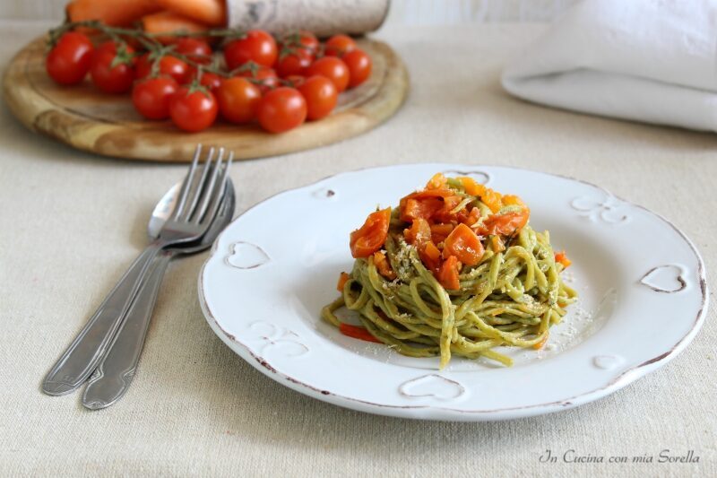 Pasta al basilico con sugo finto