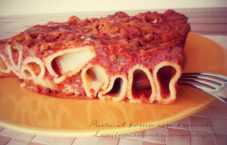 Pasta al forno con broccolo siciliano, uva pass, pinoli, rigatoni