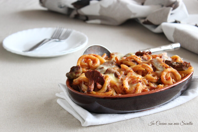 Pasta al forno con carciofi e finferli