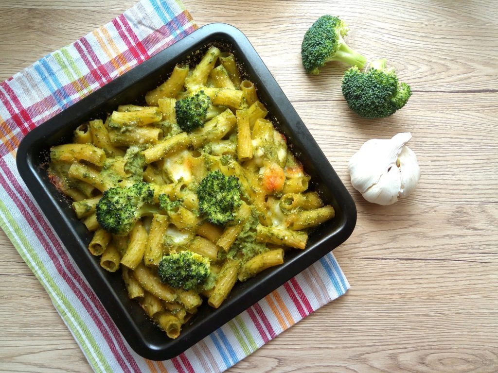Pasta al forno con crema di broccoli e scamorza