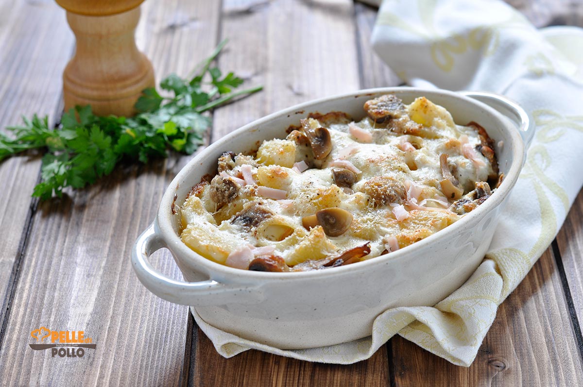 Pasta al forno con funghi e prosciutto