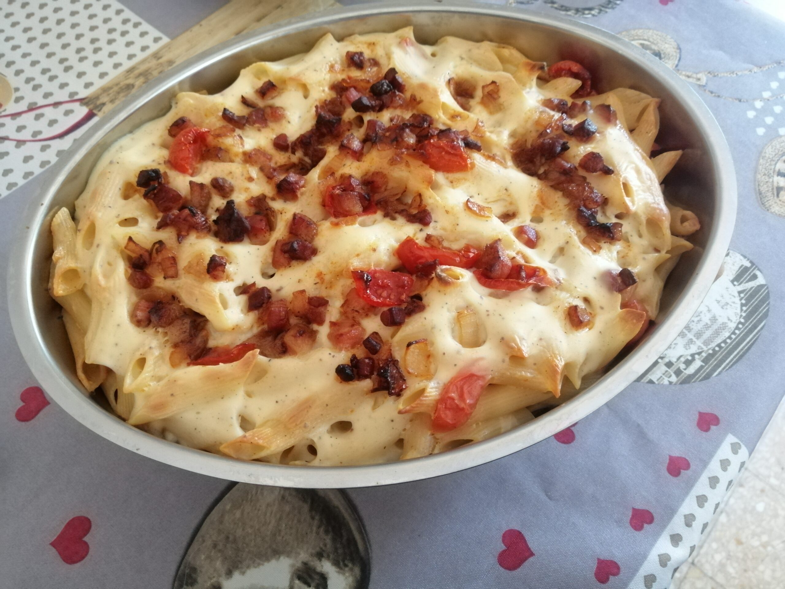 Pasta al forno con guanciale e pomodorini