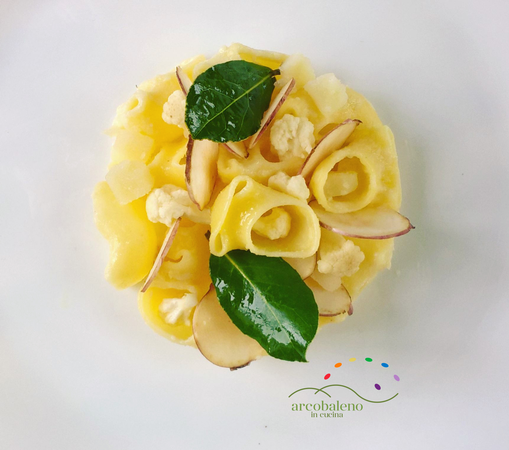 Pasta al forno con patate, topinambur al profumo di alloro e crema di cavolfiore