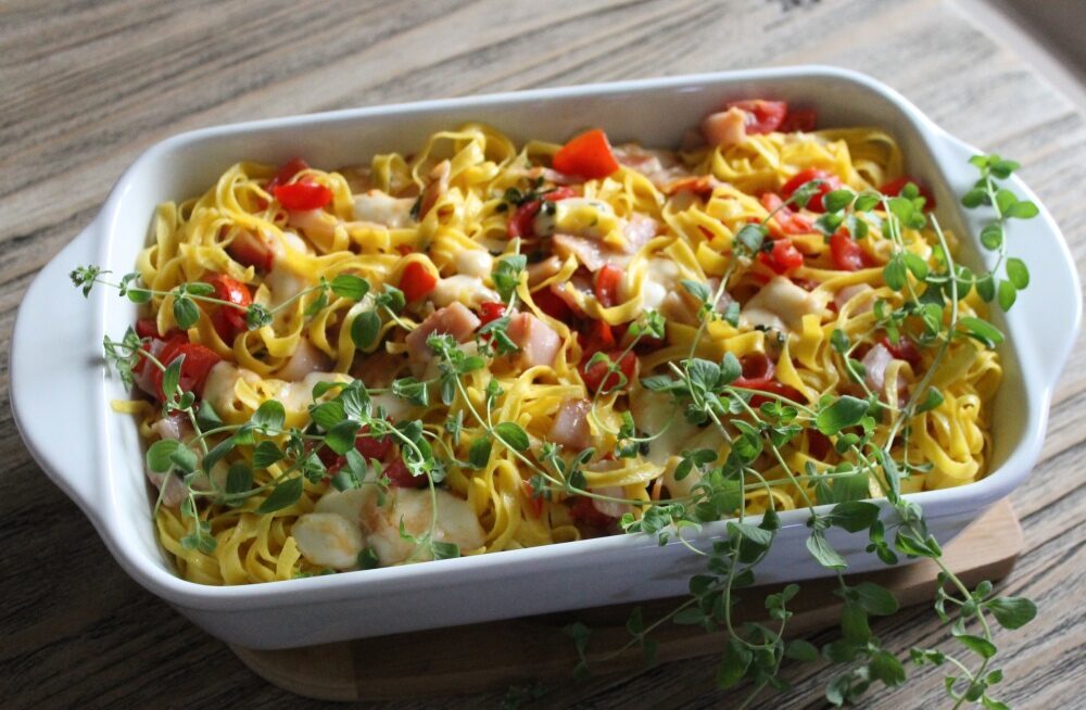 Pasta al forno con pomodorini, mozzarella e pesce spada affumicato