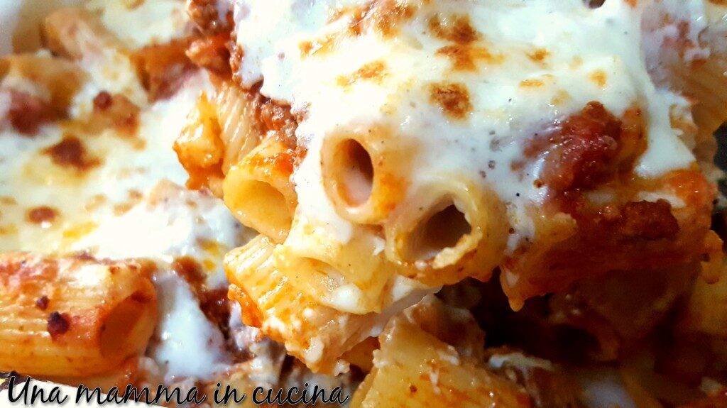 Pasta al forno con ragù di carne e salsiccia