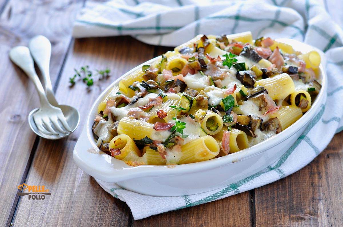 Pasta al forno con verdure e mozzarella