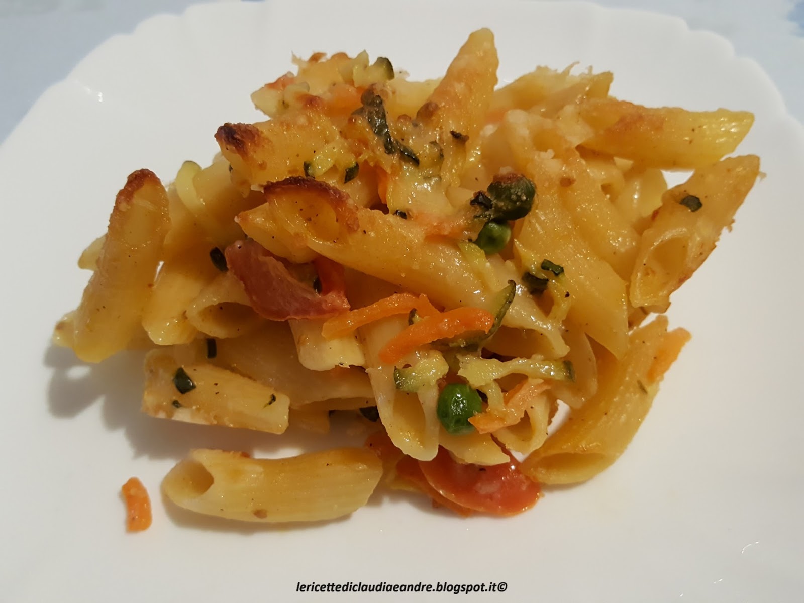 Pasta al forno con zucchine e carote