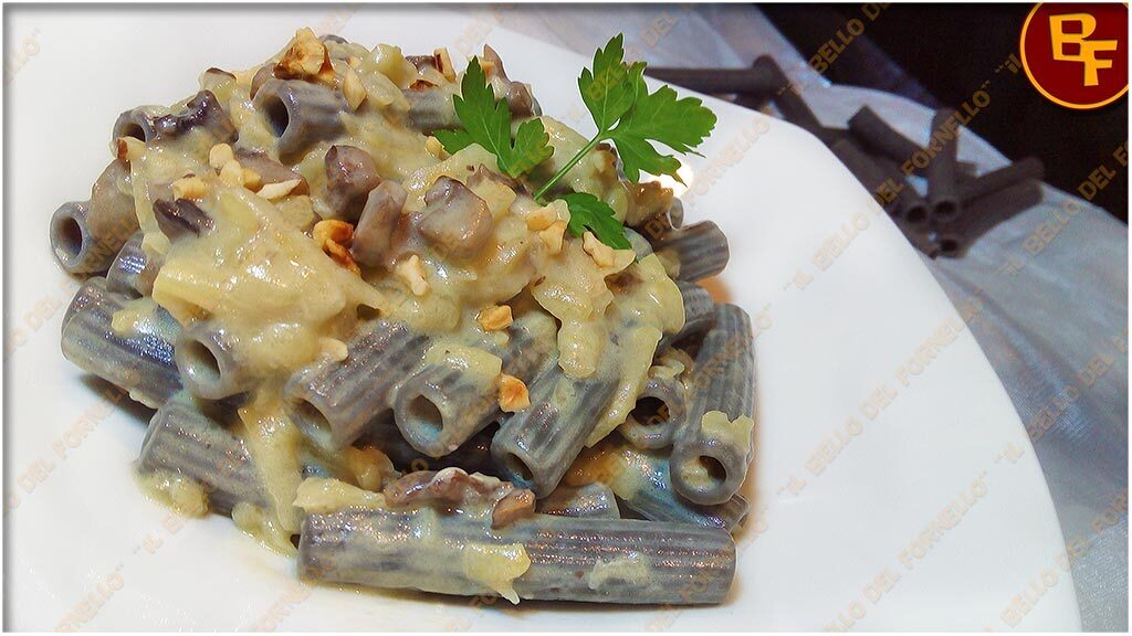 Pasta al nero di seppia con crema di patate