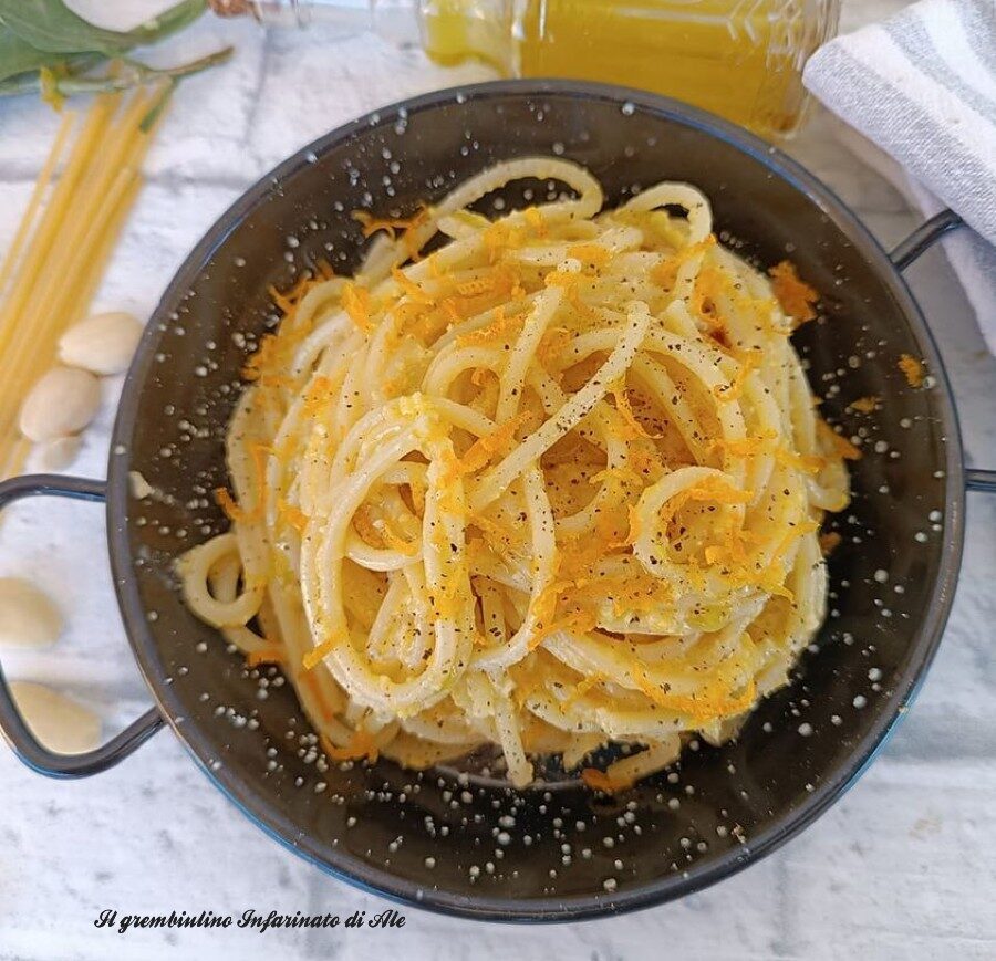 Pasta al pesto di arancia e mandorle