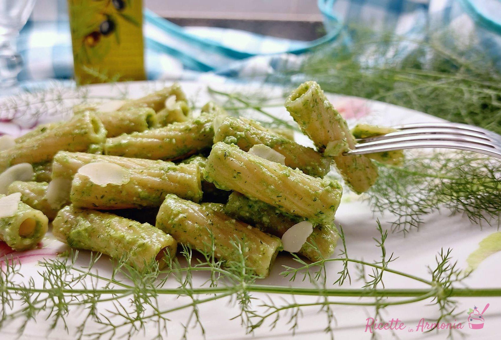 Pasta al pesto di finocchietto e mandorle