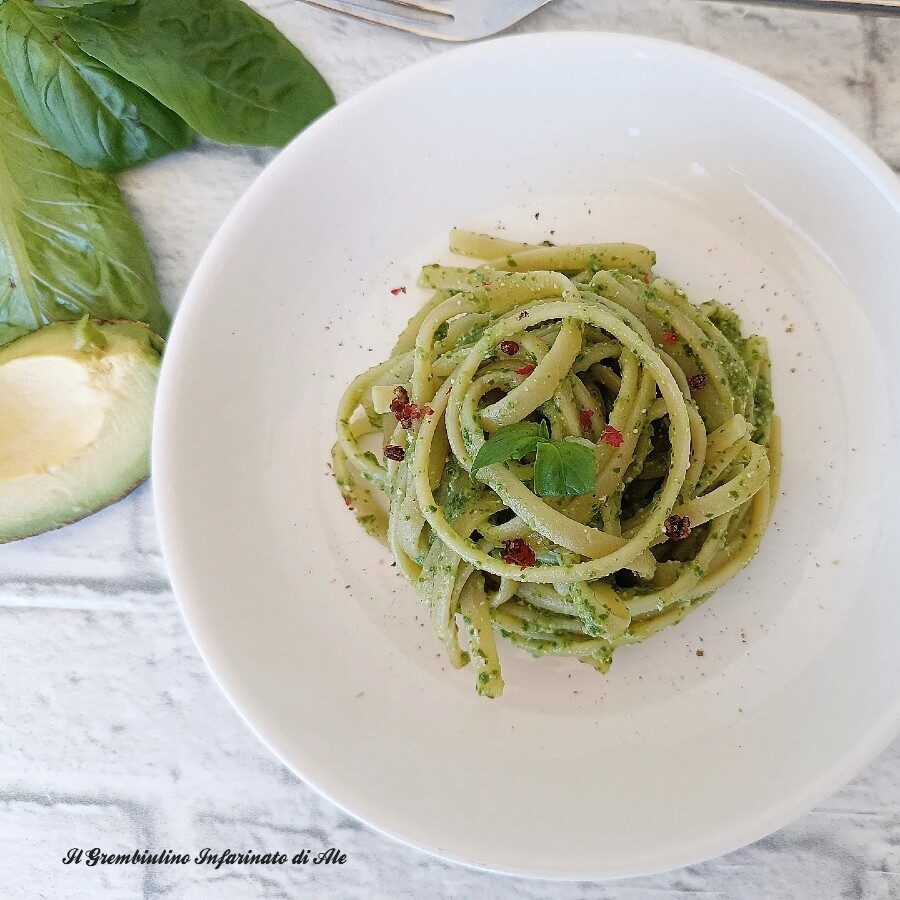 Pasta al pesto di lattuga e feta greca