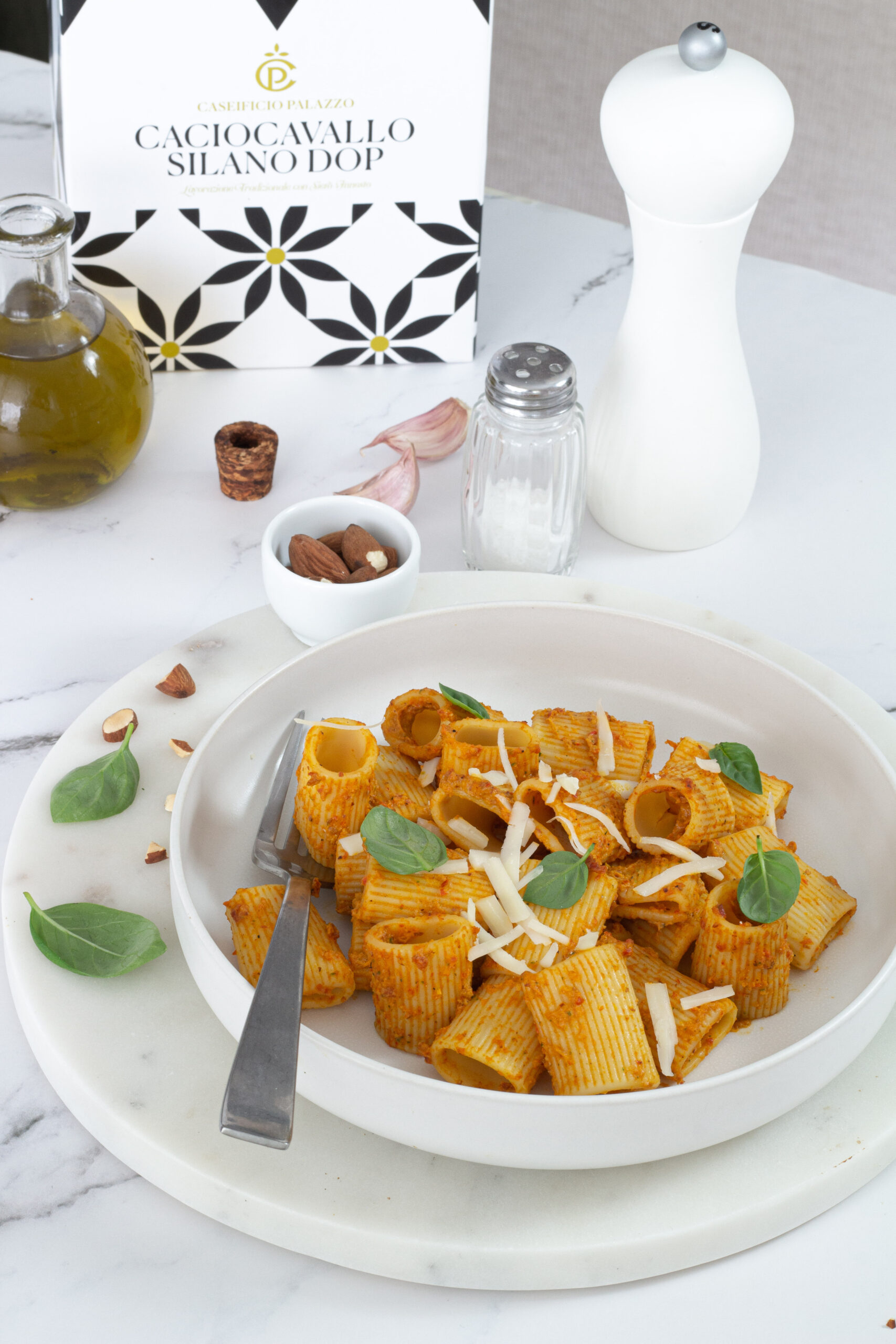 Pasta al pesto di peperoni e pomodori secchi