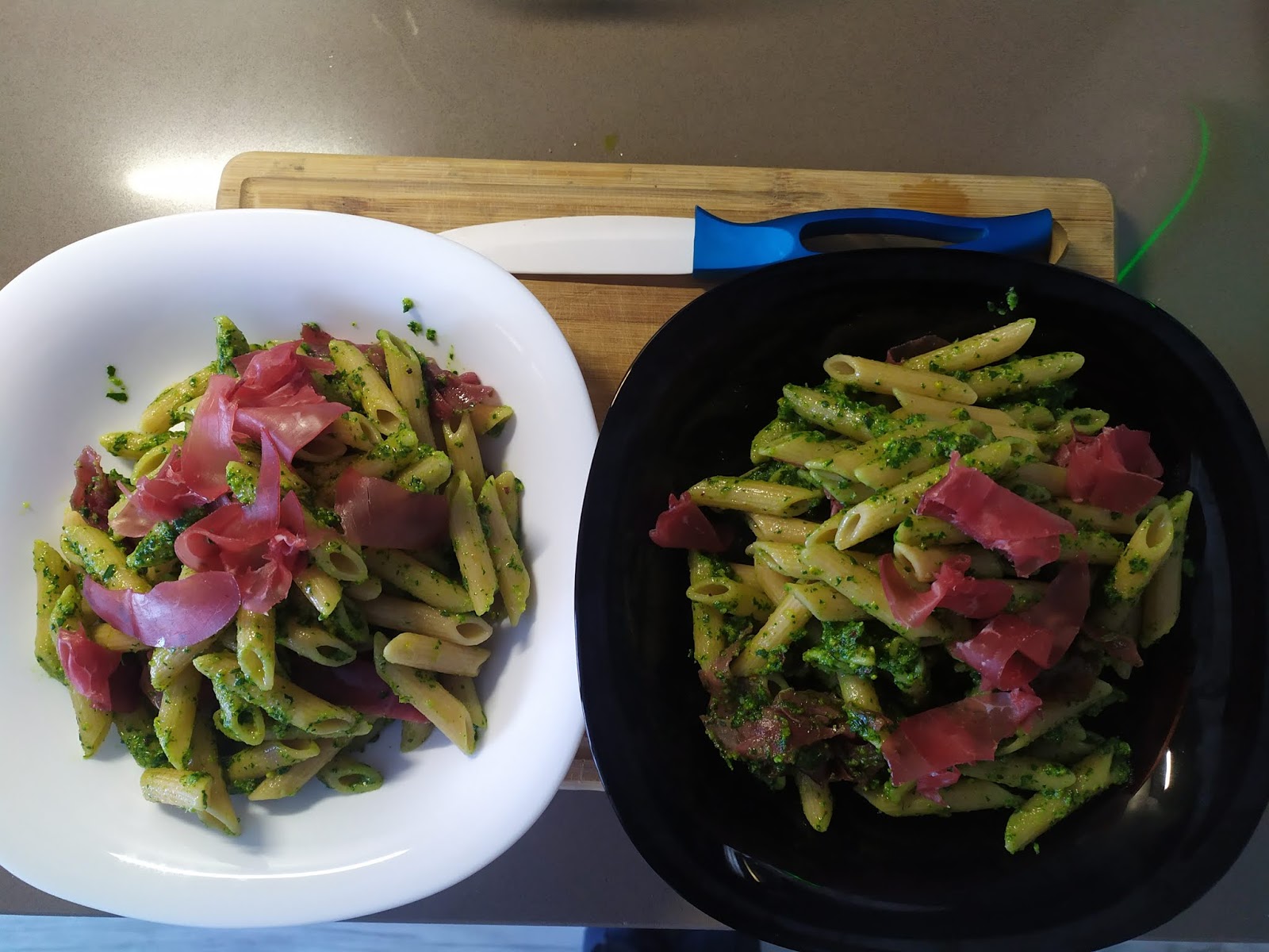 Pasta al pesto di rucola e bresaola