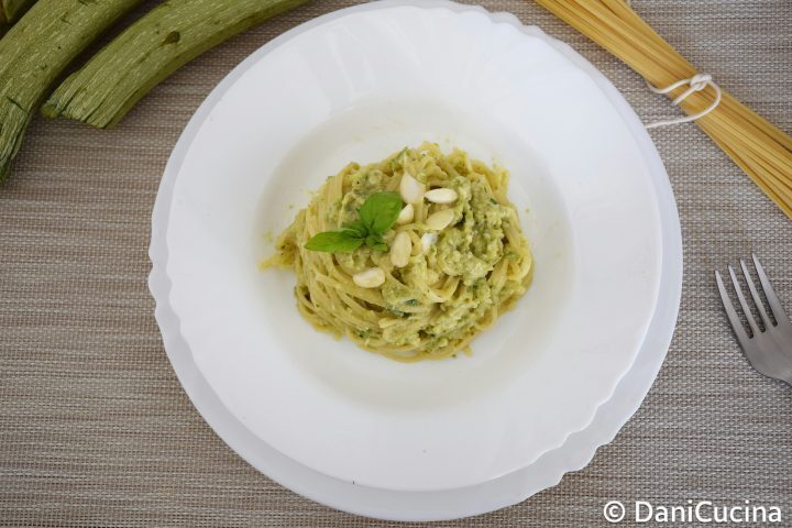 Pasta al pesto di zucchine