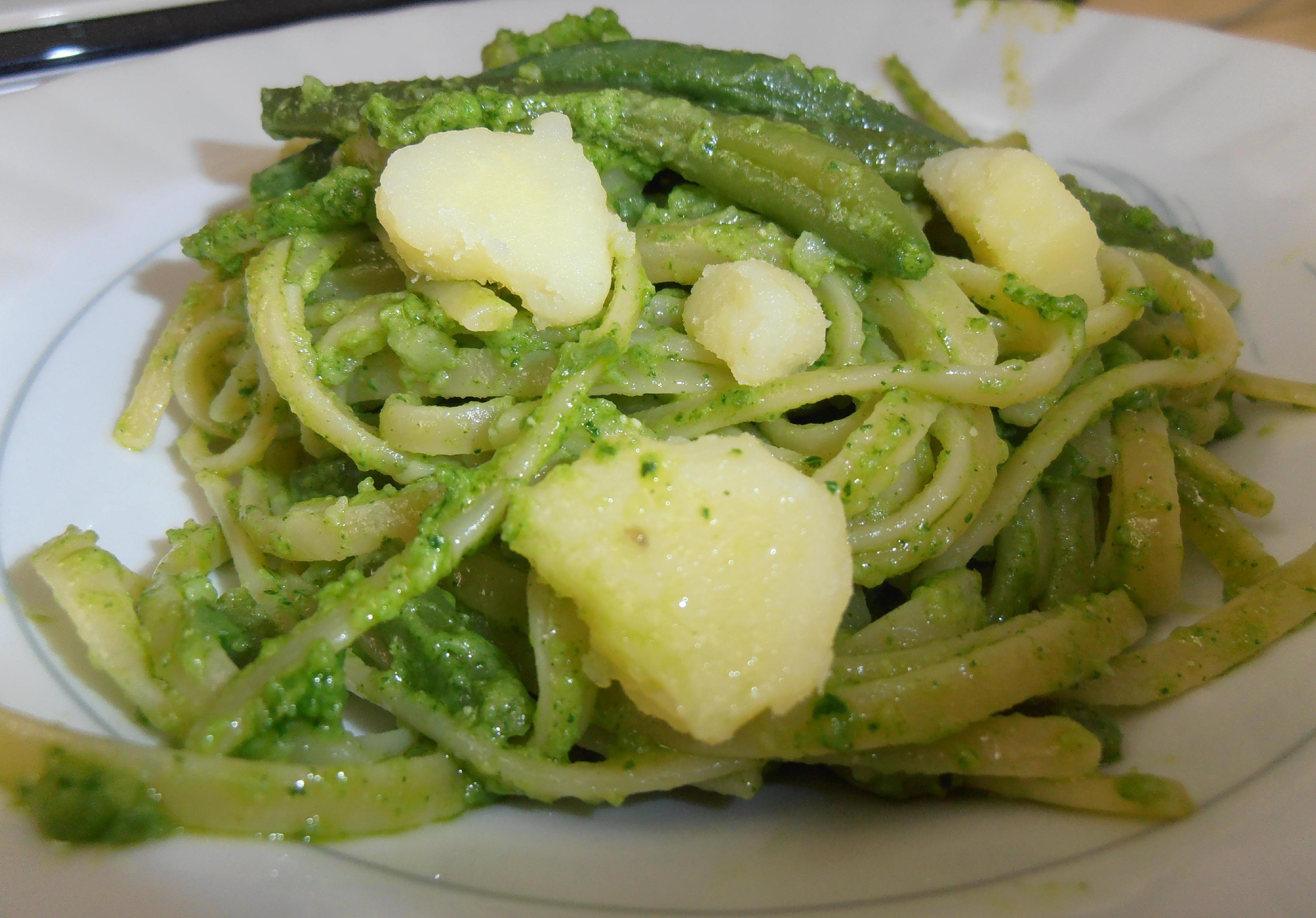 Pasta al pesto genovese con fagiolini e patate