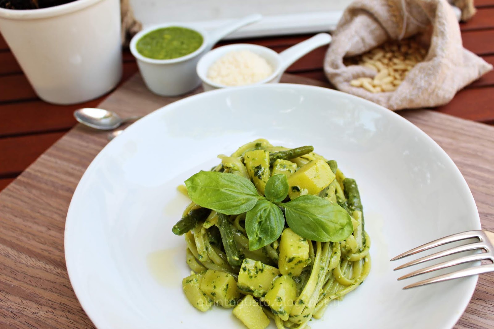 Pasta al pesto genovese