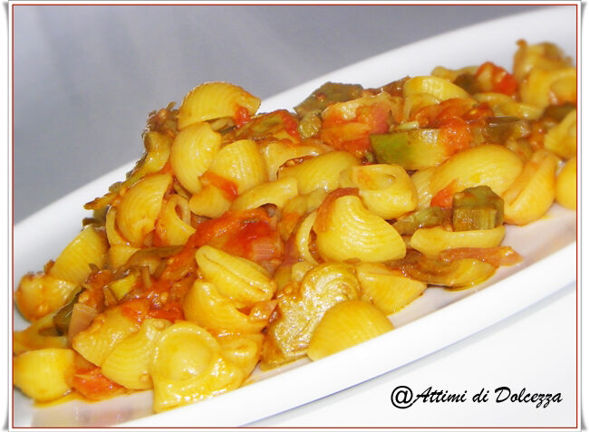Pasta al pomodoro e carciofi