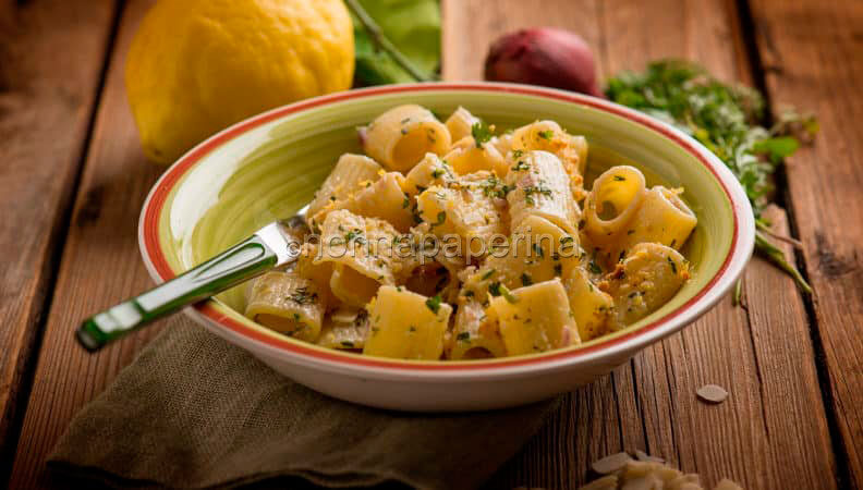 Pasta al profumo di coriandolo e limone: fresca bontà