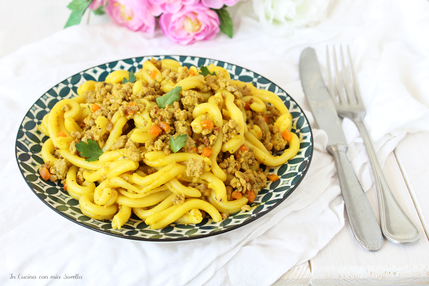 Pasta al ragù di coniglio e zafferano