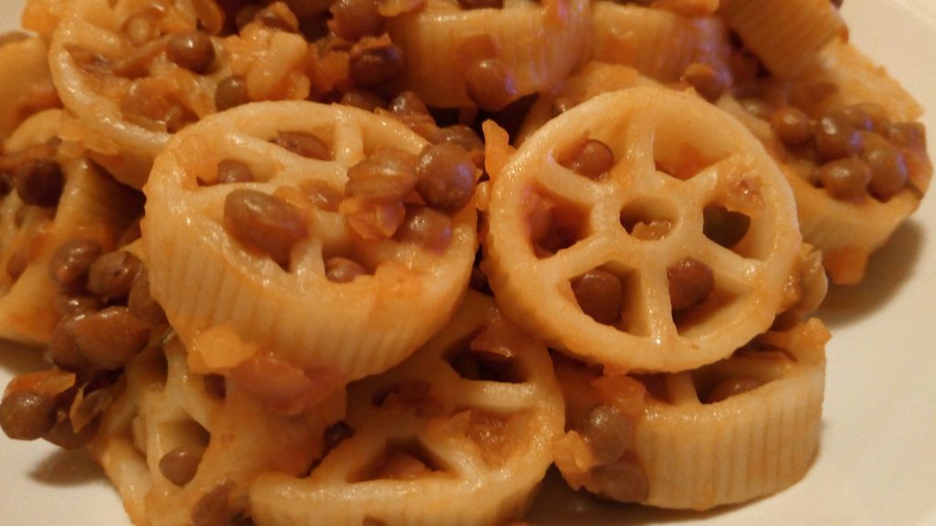 Pasta al ragù di lenticchie veloce