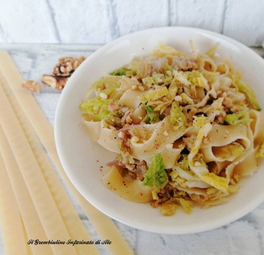 Pasta al ragù di verza e noci