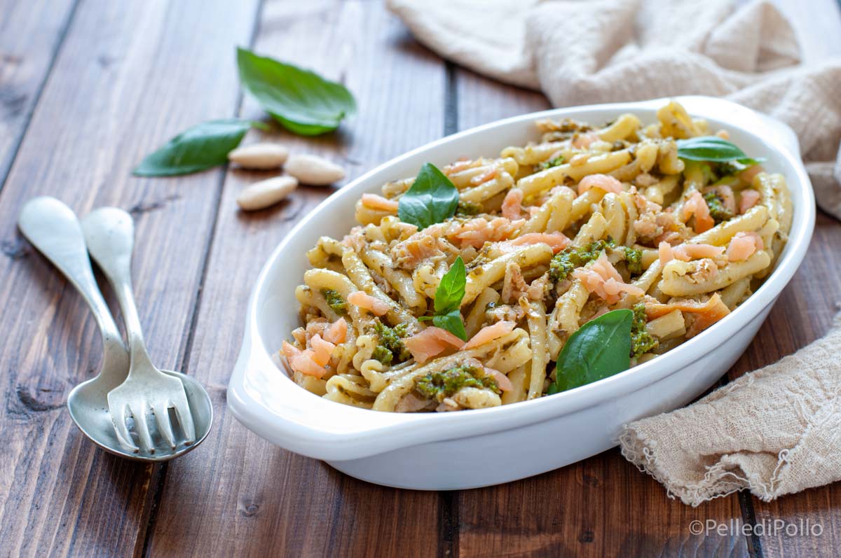 Pasta al salmone e pesto cremosa e semplicissima