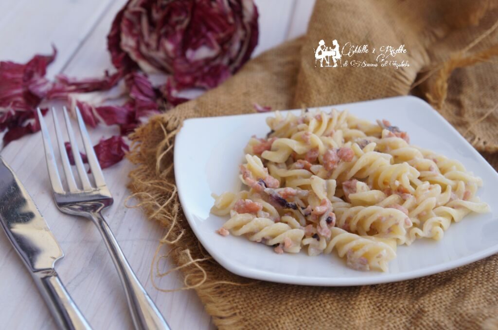 Pasta al salmone e radicchio