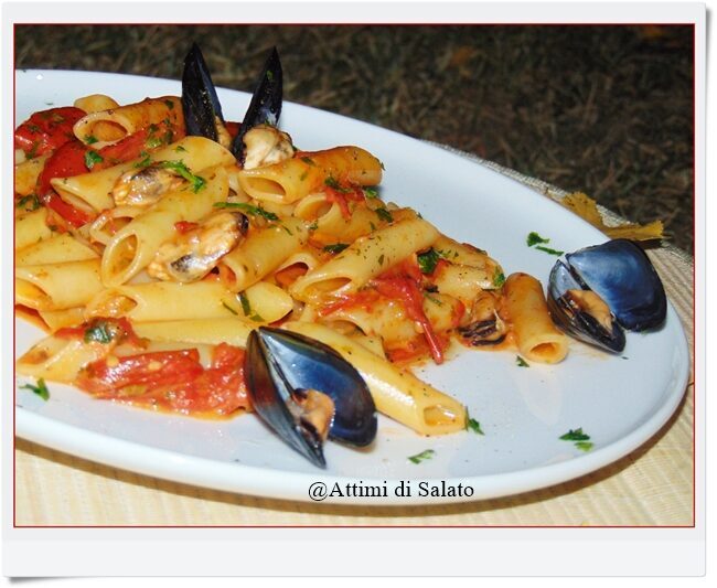 Pasta al sugo di cozze panna e pomodoro