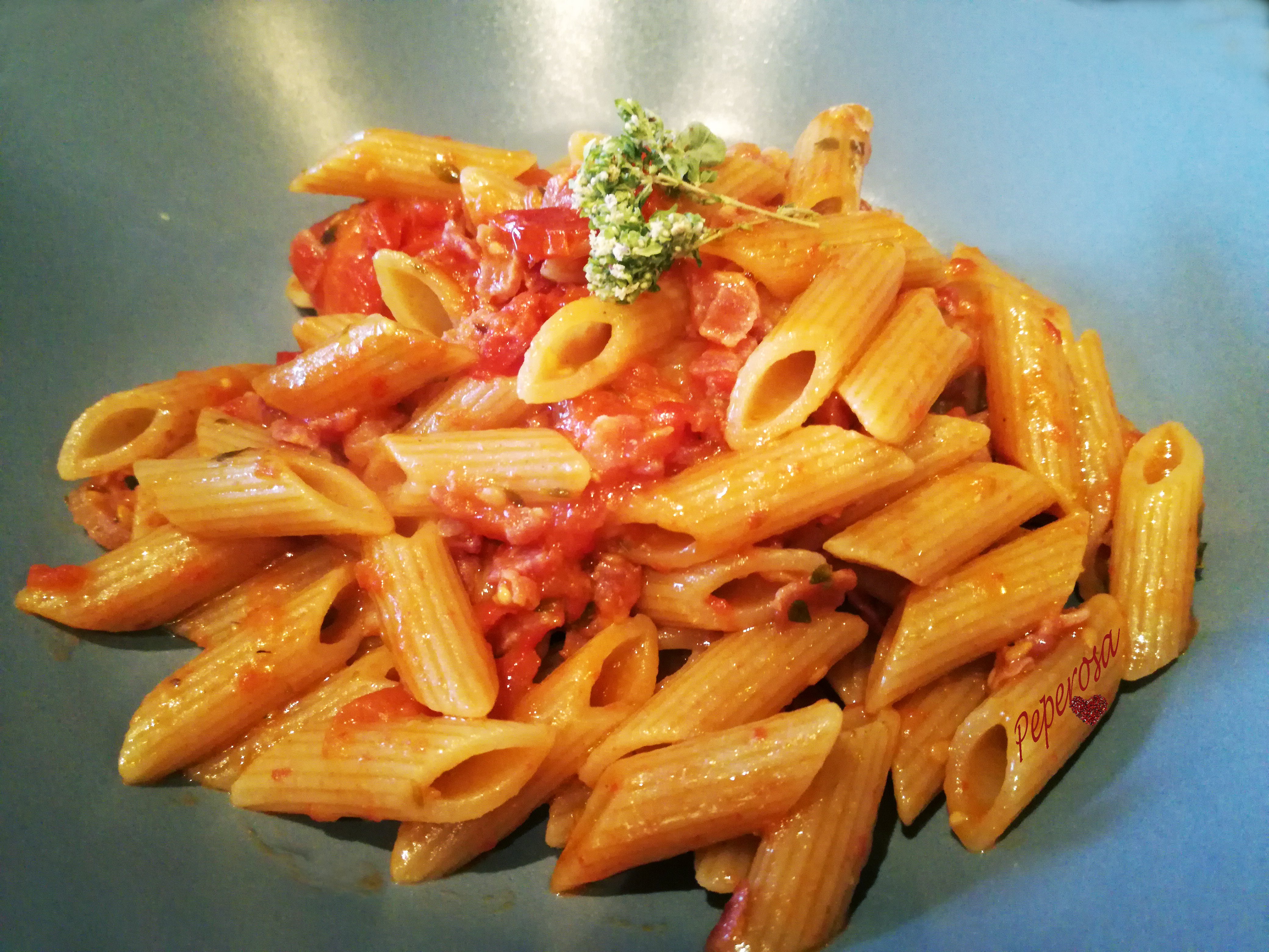 Pasta al sugo di pomodori arrosto
