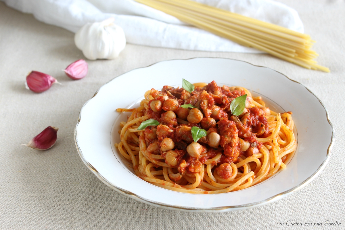 Pasta al sugo di sgombro e ceci