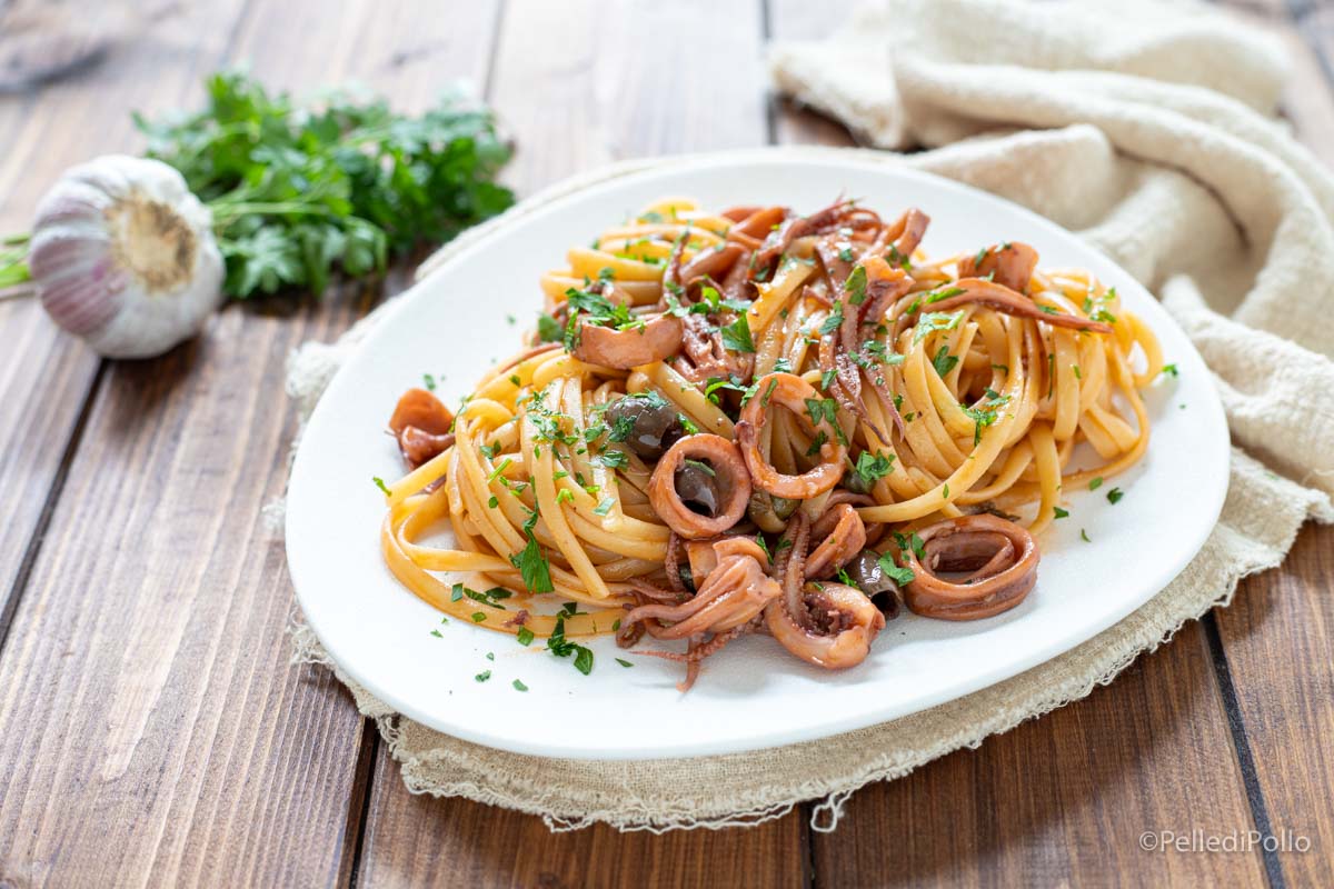 Pasta al sugo di totani