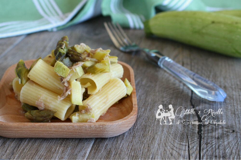 Pasta al tonno con zucchine e asparagi
