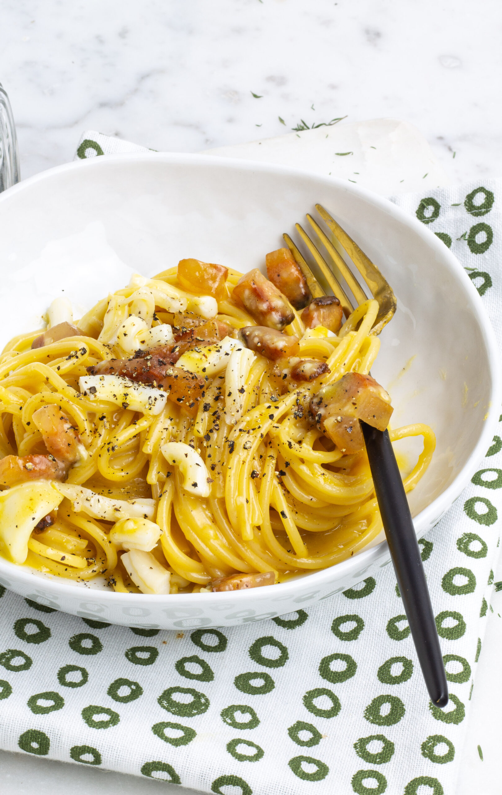 Pasta alla carbonara con calamari