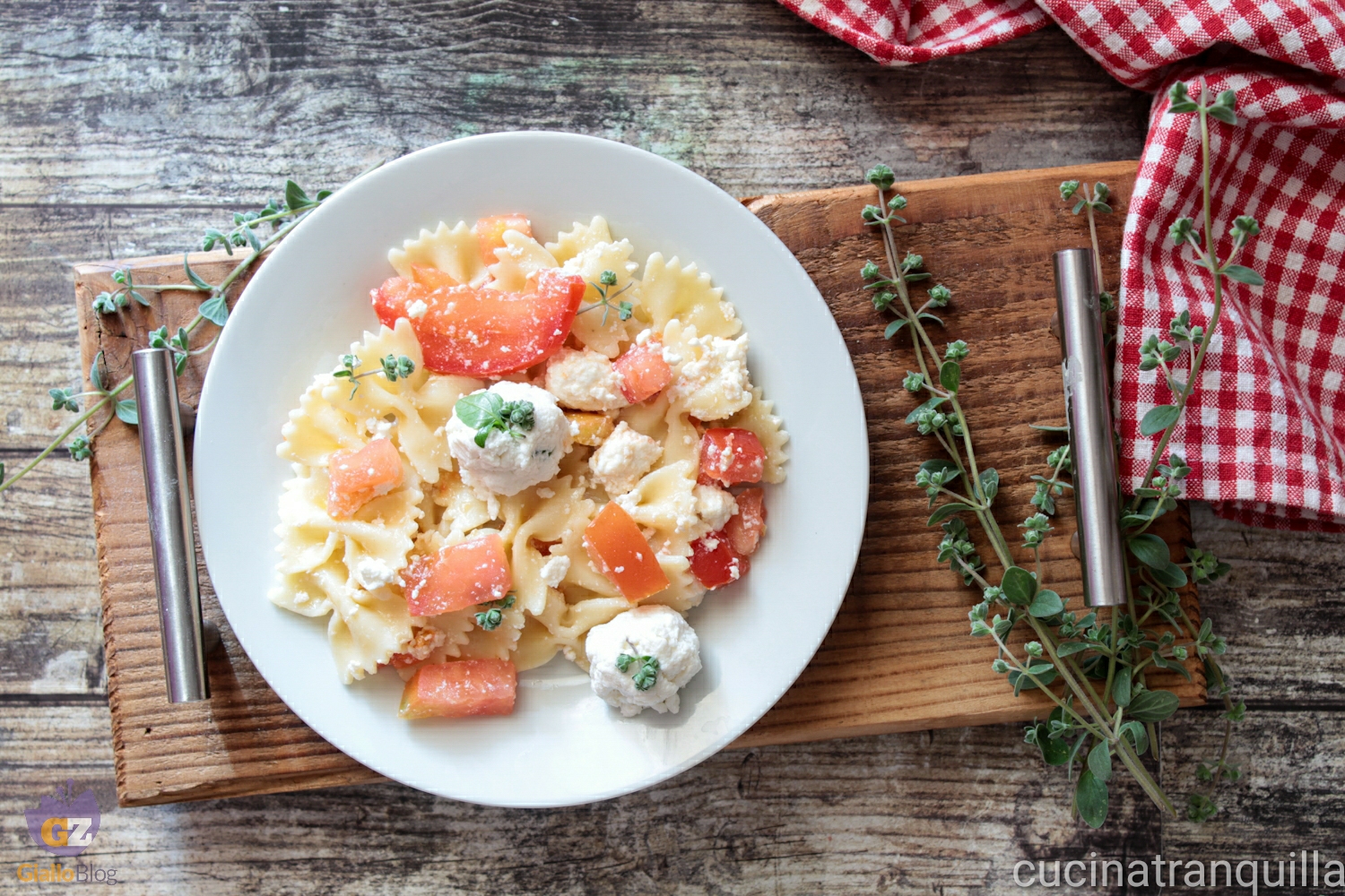 Pasta alla crudaiola con sfere di ricotta aromatizzata
