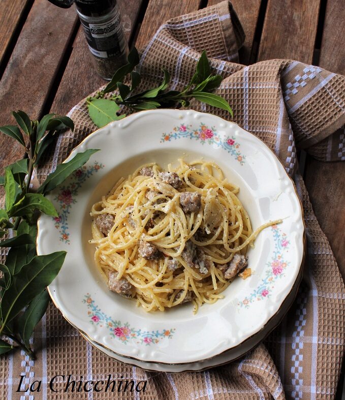 Pasta alla pecorara (con salsiccia)