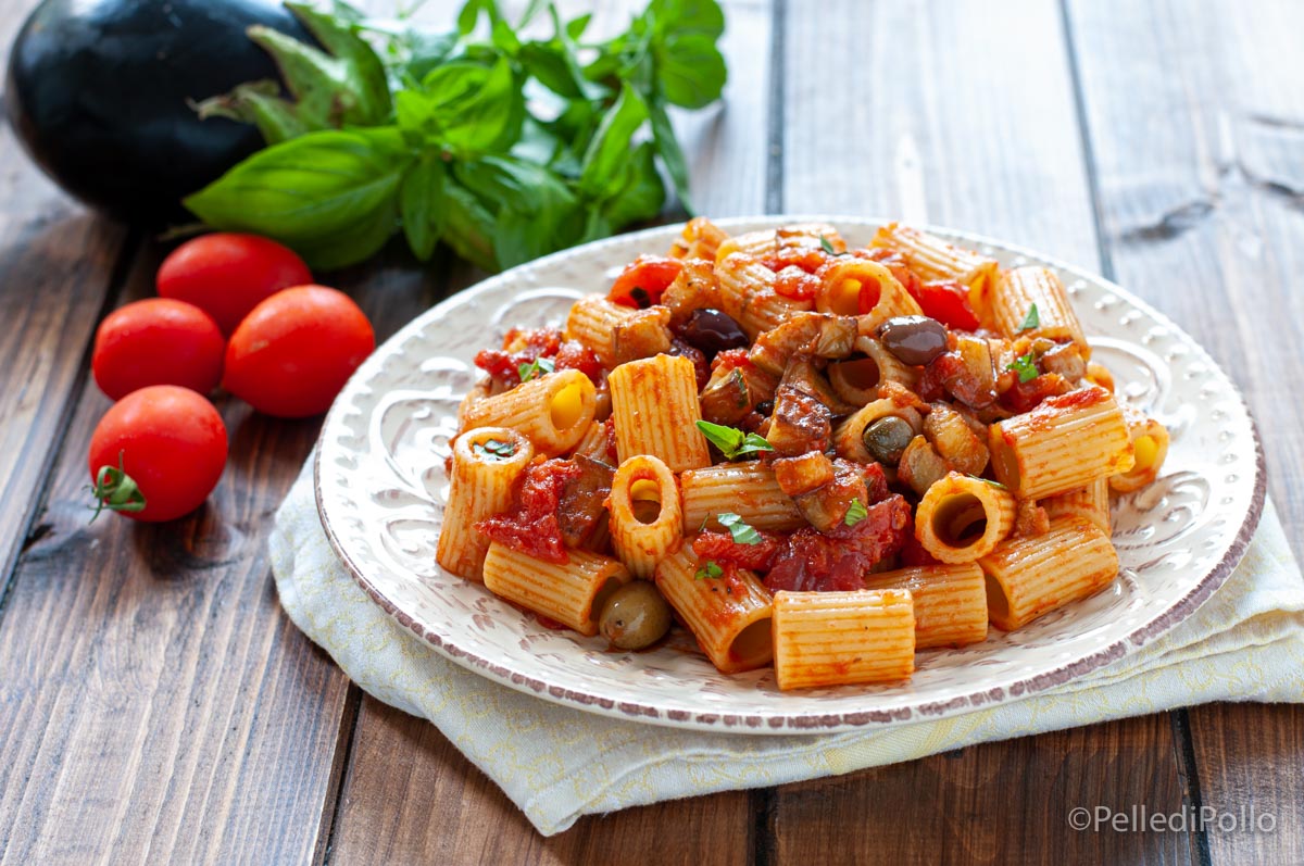 Pasta alla puttanesca con melanzane